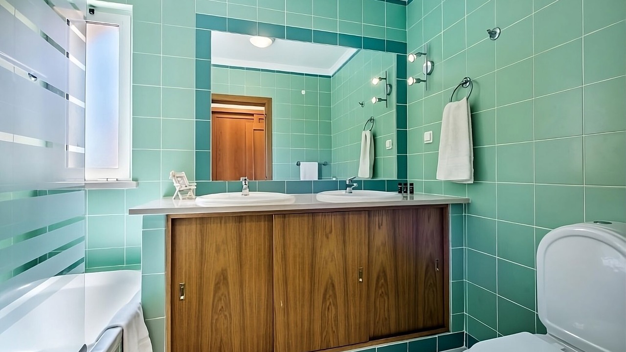Photo of Bathroom in Meia Praia