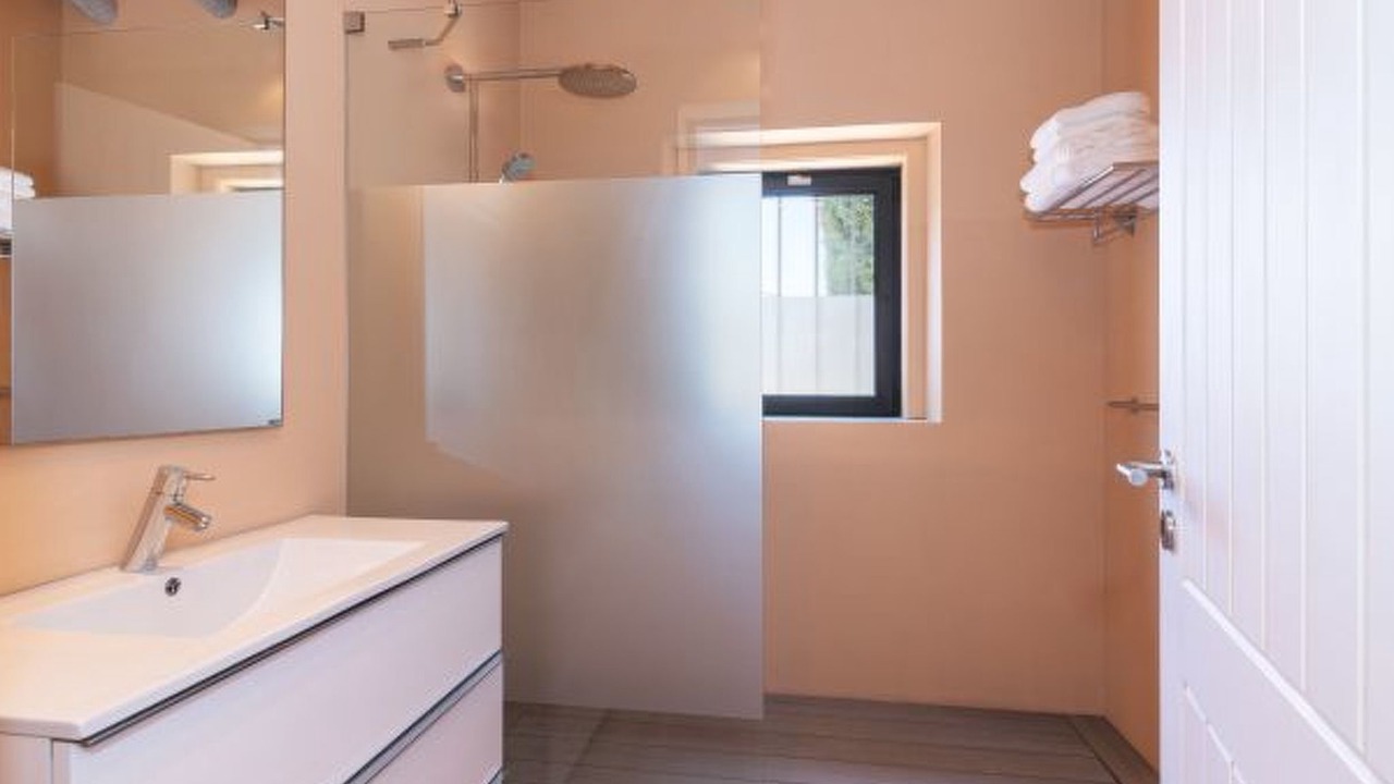 Photo of Bathroom in Alfeicao