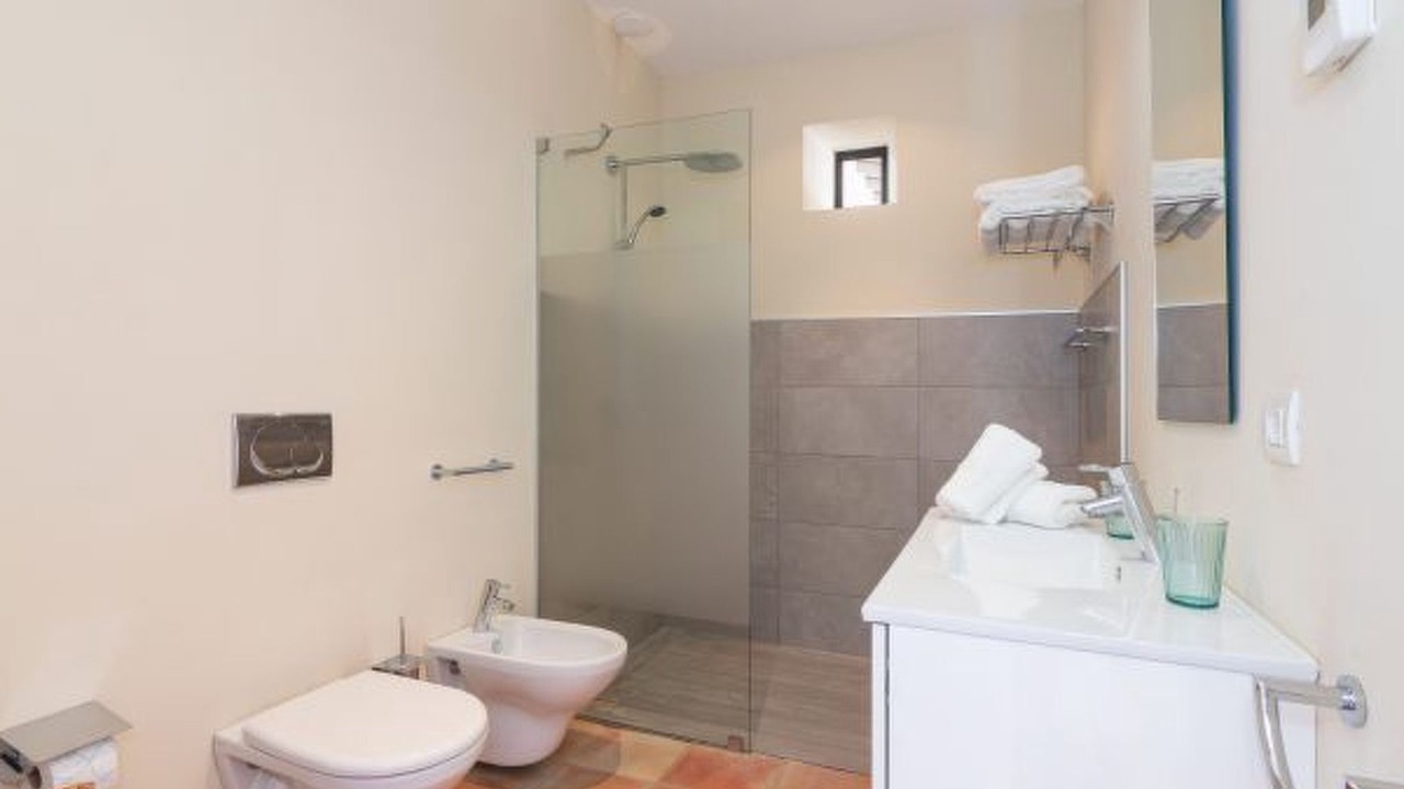 Photo of Bathroom in Alfeicao
