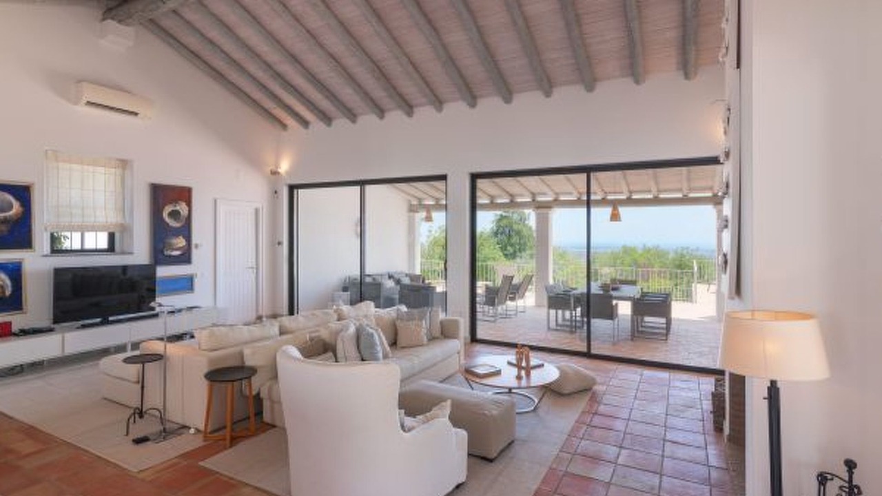 Photo of Livingroom in Alfeicao