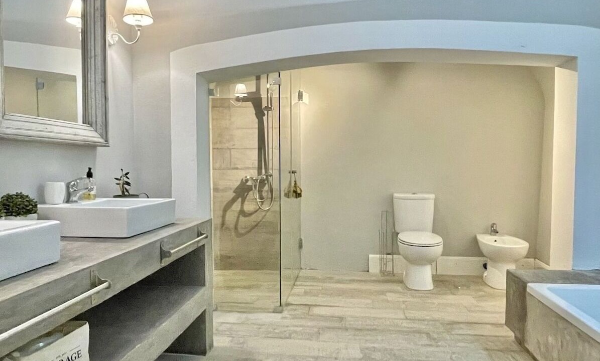 Photo of Bathroom in Aljustrel