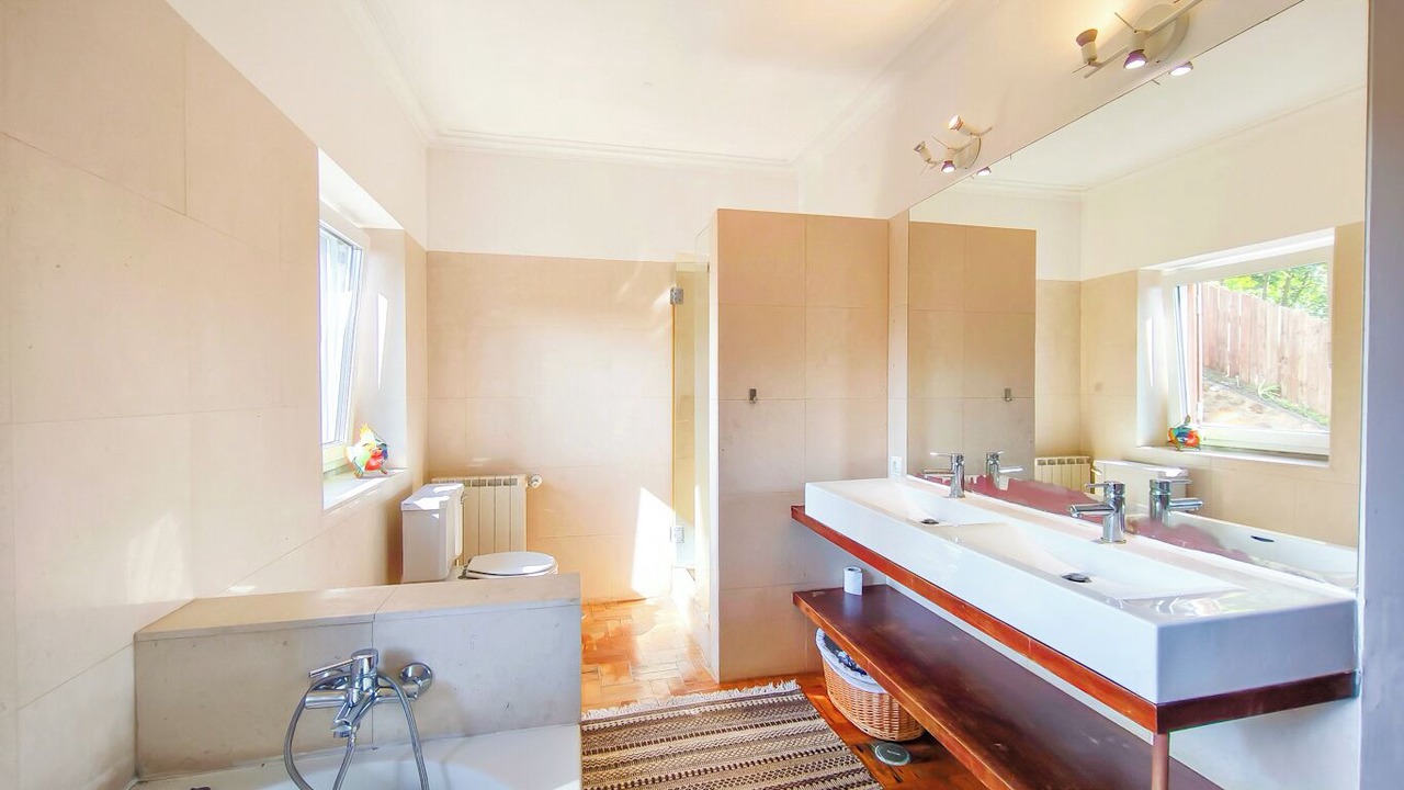Photo of Bathroom in Estoril