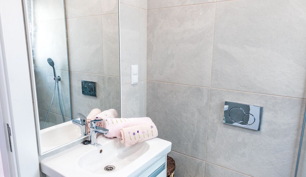 Photo of Bathroom in Canico