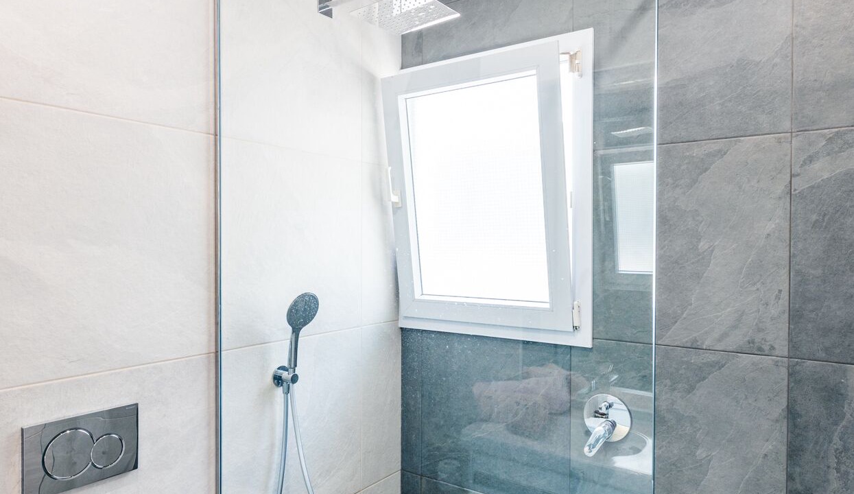 Photo of Bathroom in Canico