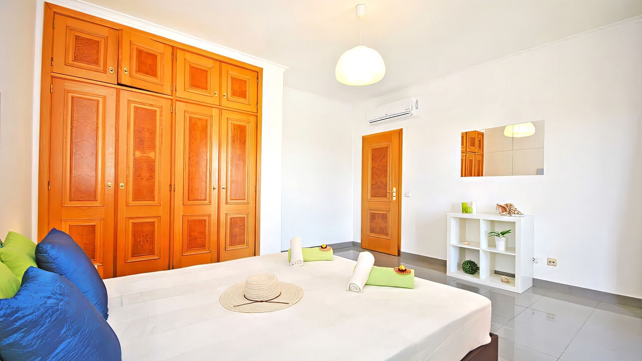 Photo of Bedroom in Oura