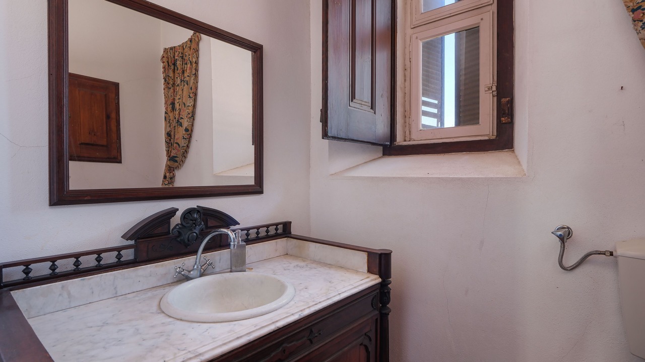 Photo of Bathroom in Capelas