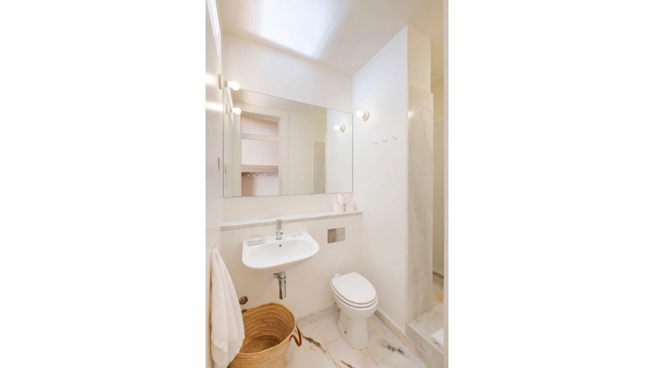 Photo of Bathroom in Baixa