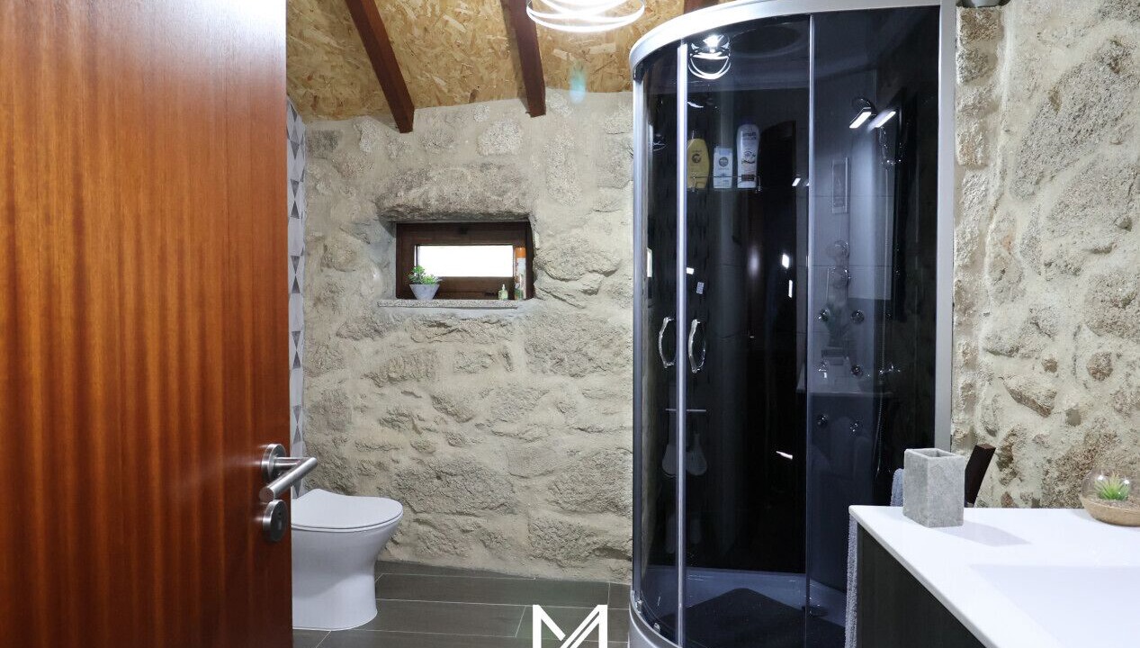 Photo of Bathroom in Tondela
