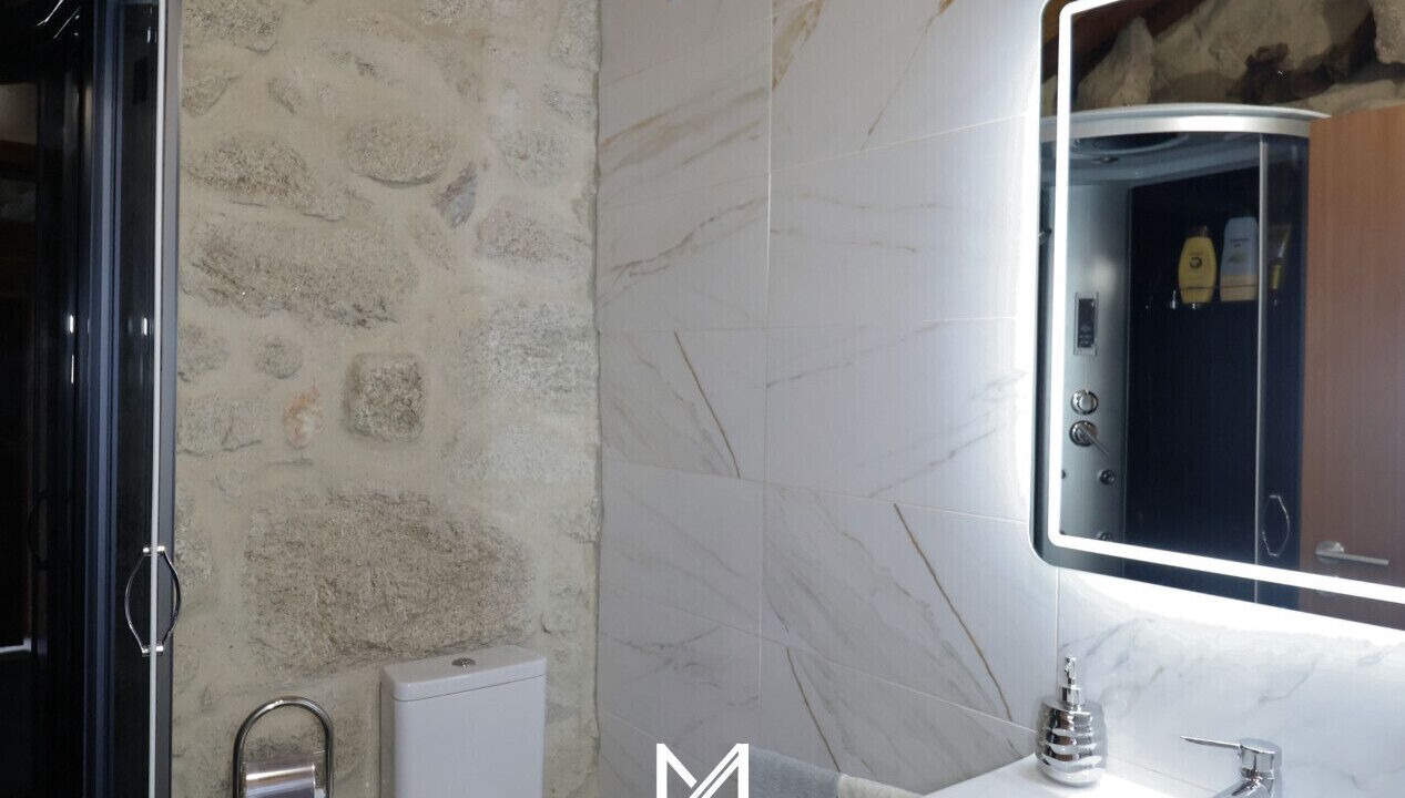 Photo of Bathroom in Tondela