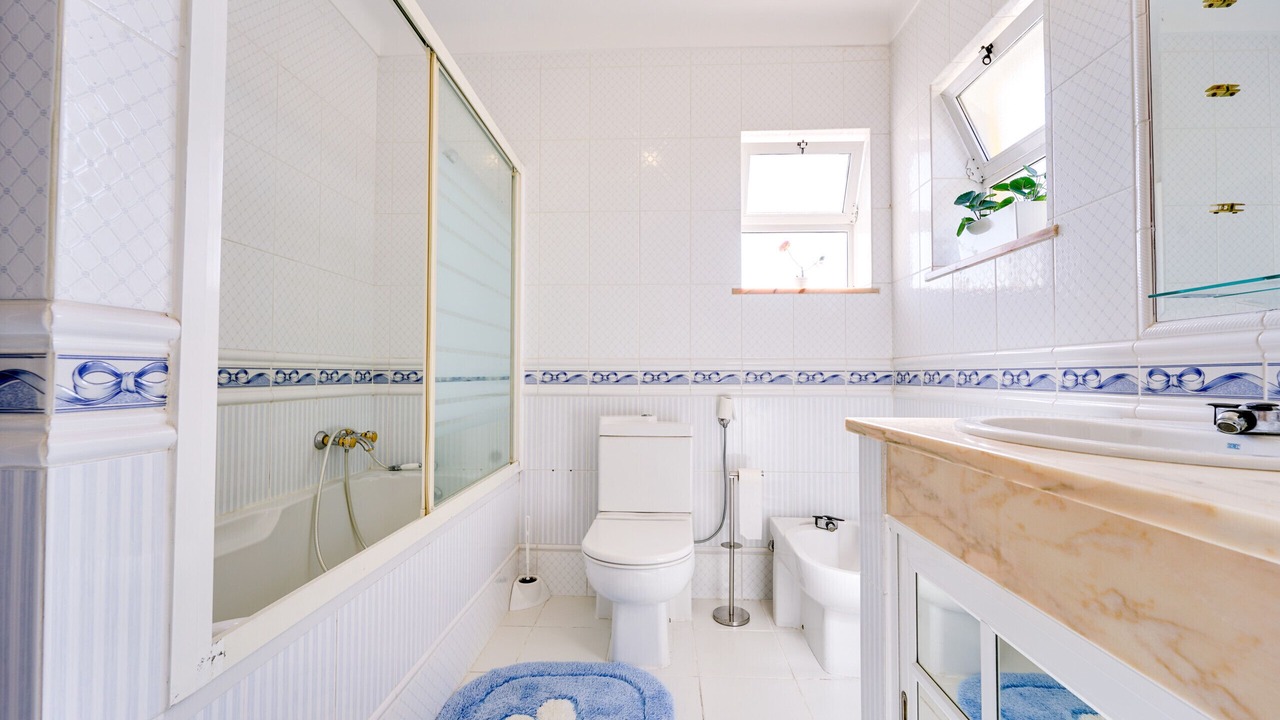Photo of Bathroom in Lagoa e Carvoeiro