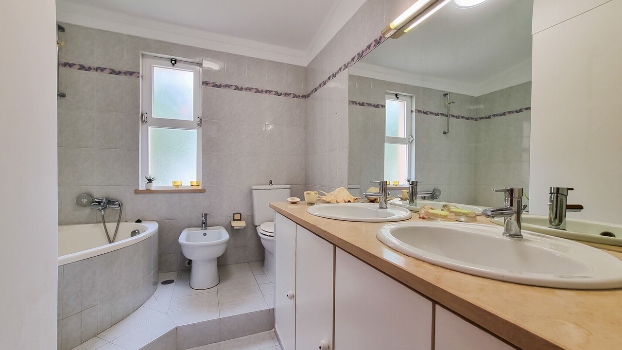 Photo of Bathroom in Quarteira
