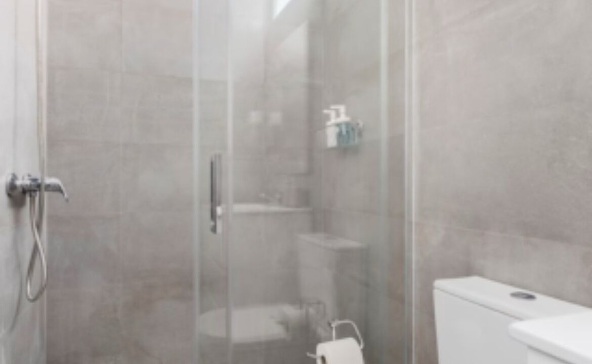 Photo of Bathroom in Linda-a-Velha