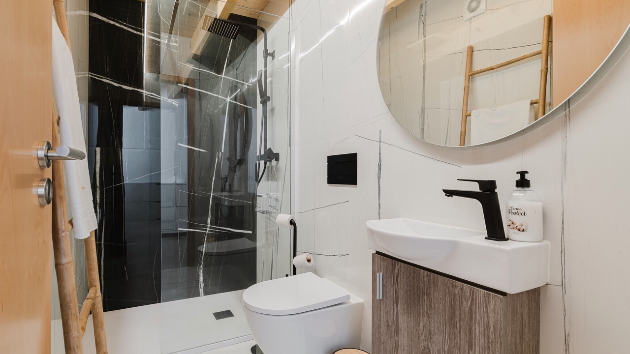 Photo of Bathroom in Portela