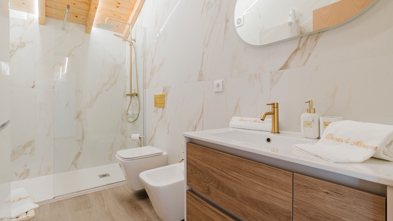 Photo of Bathroom in Portela