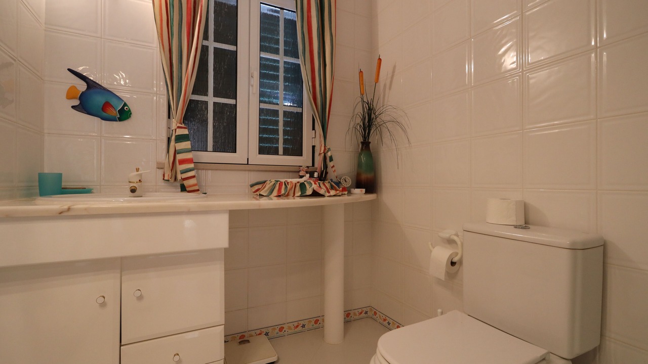 Photo of Bathroom in Retur