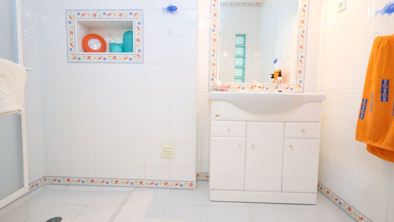 Photo of Bathroom in Retur