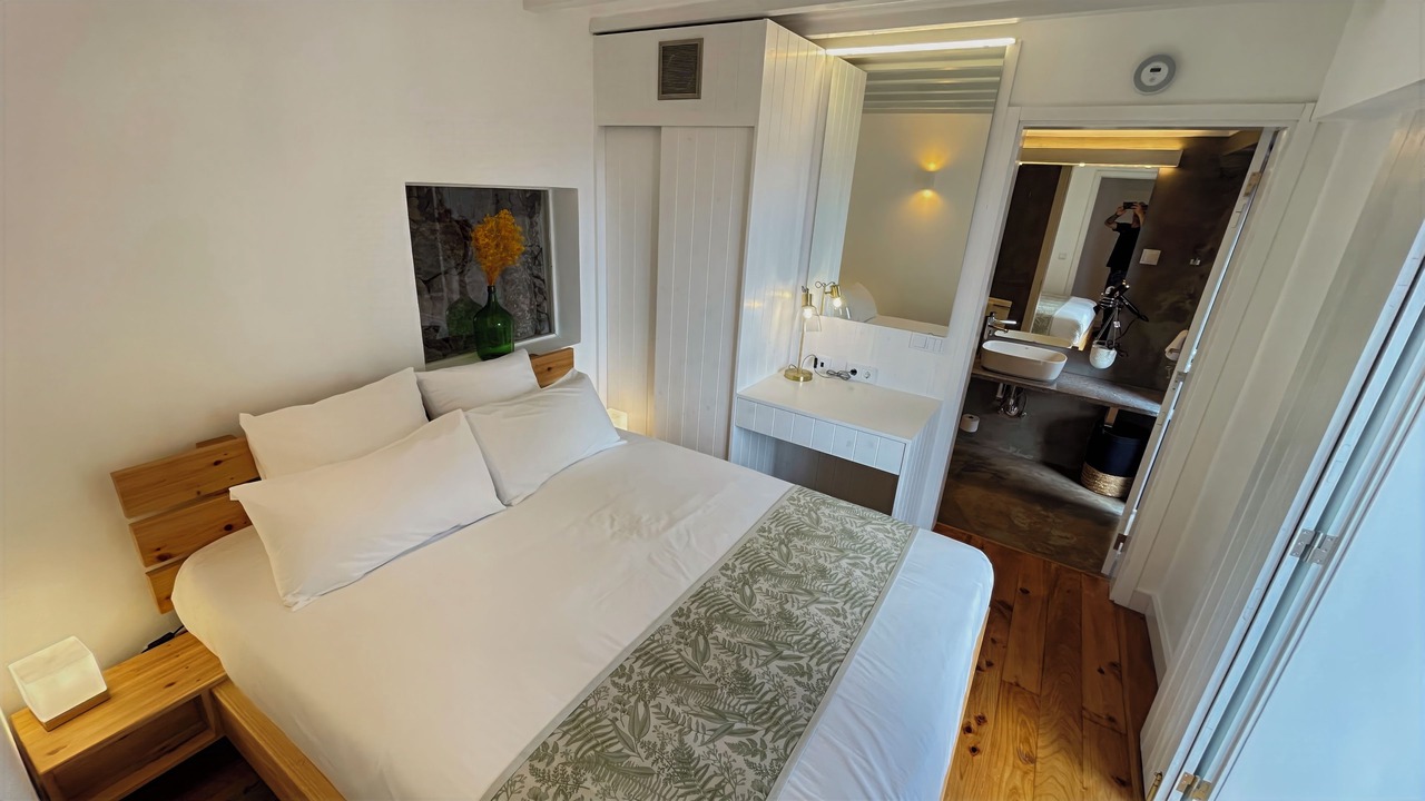 Photo of Bedroom in Lajes do Pico