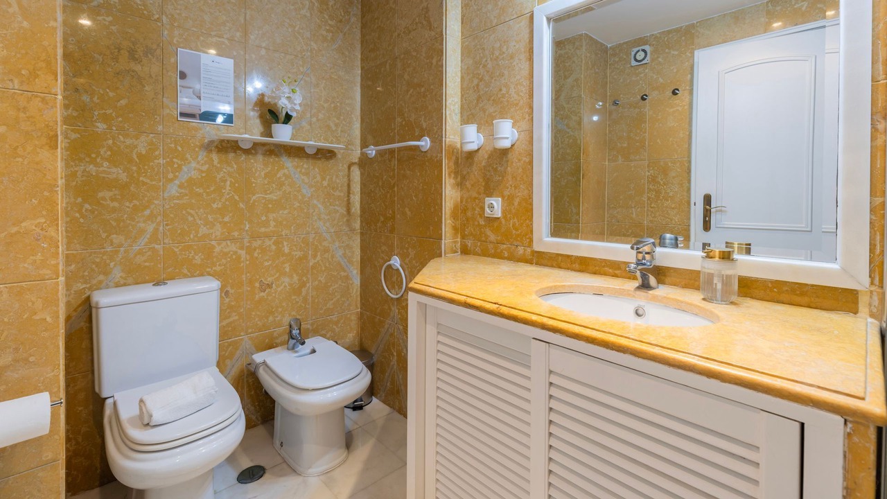 Photo of Bathroom in Costa de Caparica