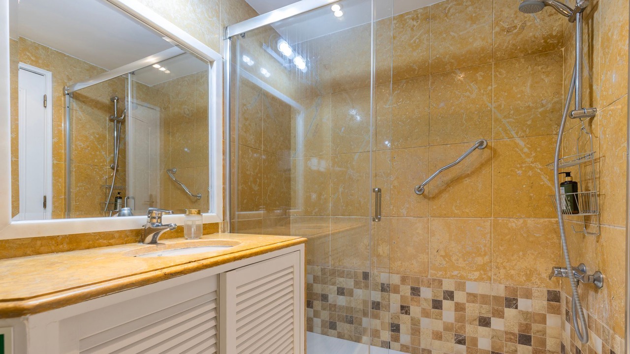Photo of Bathroom in Costa de Caparica