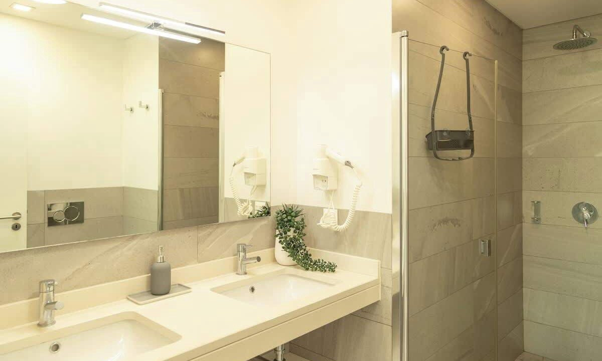 Photo of Bathroom in Prazeres