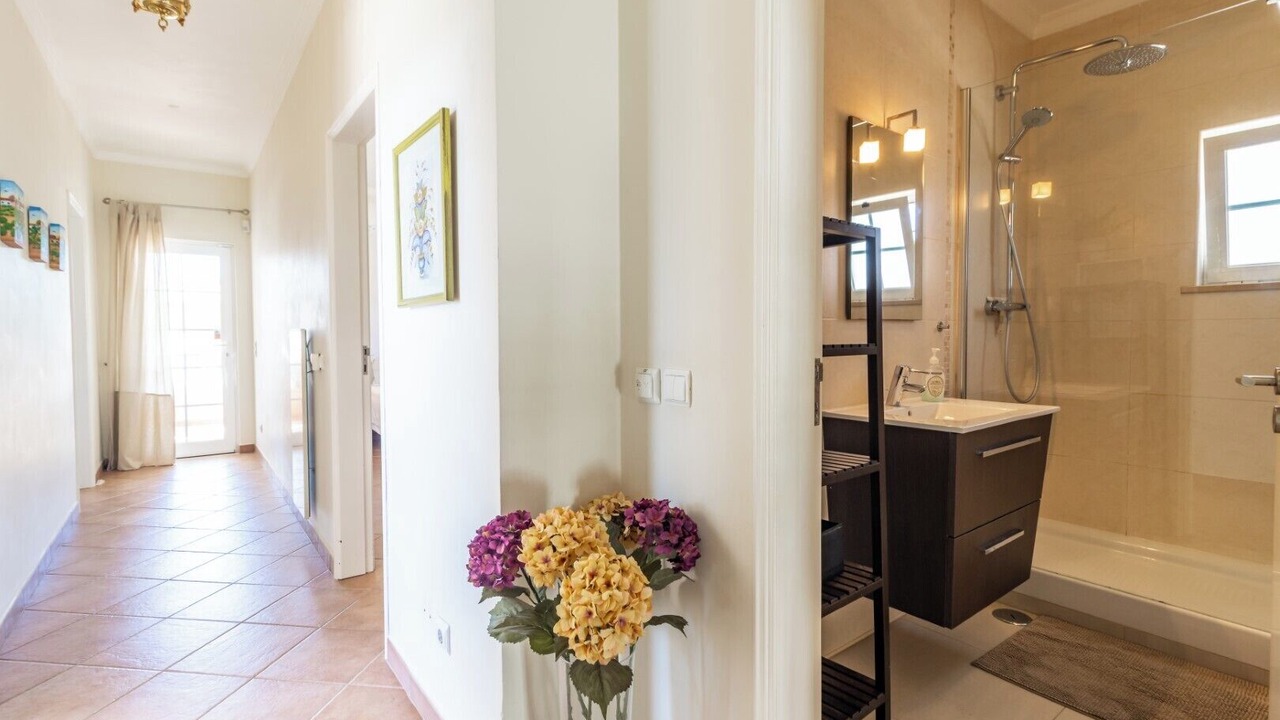 Photo of Bathroom in Meia Praia
