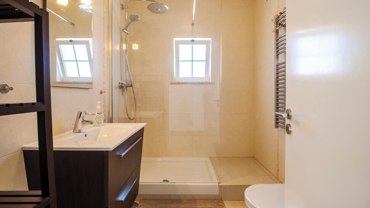 Photo of Bathroom in Meia Praia