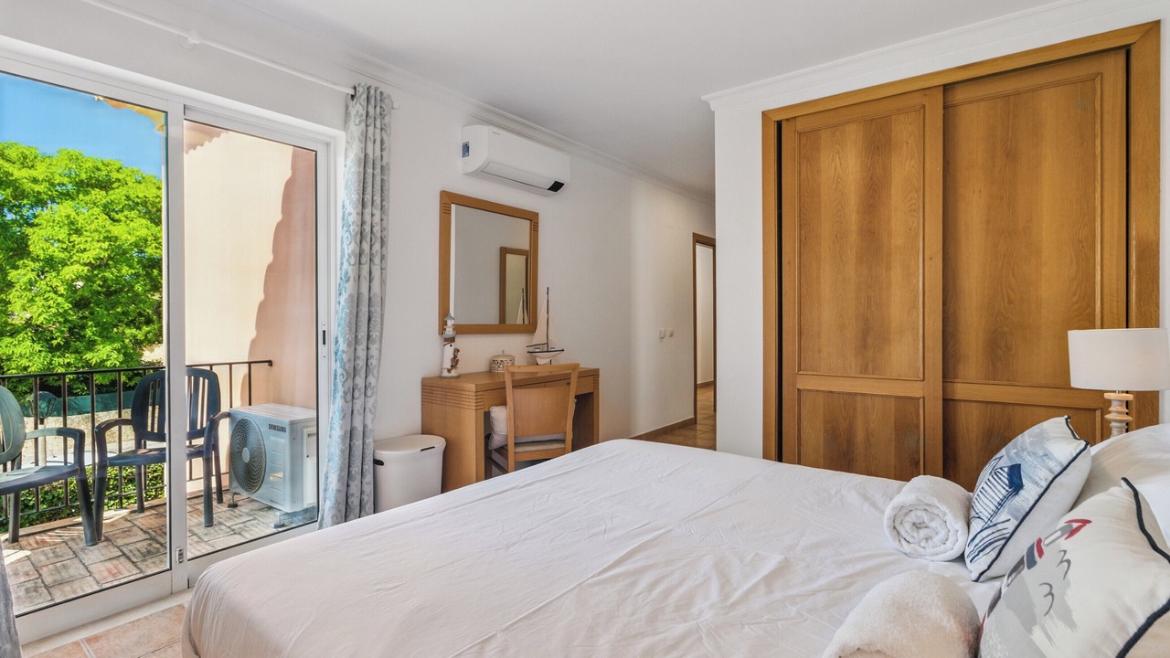 Photo of Bedroom in Meia Praia
