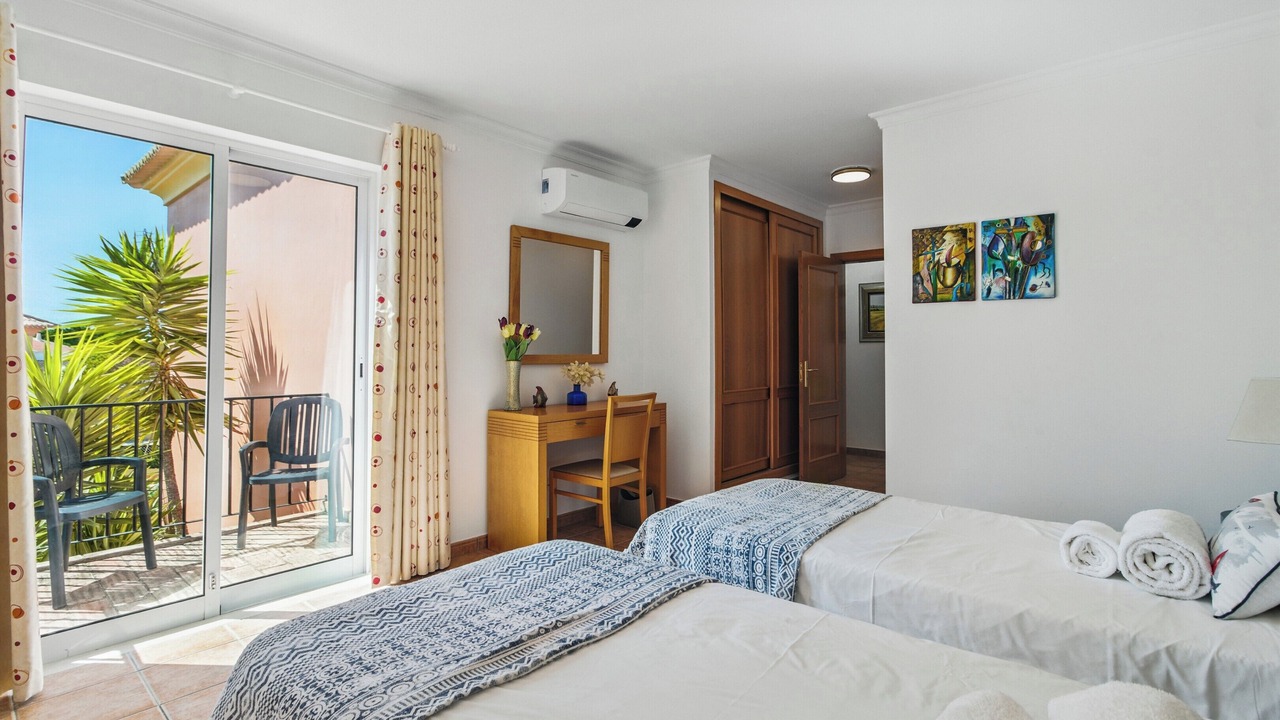Photo of Bedroom in Meia Praia