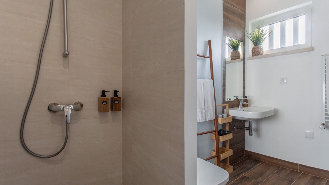 Photo of Bathroom in Raposos