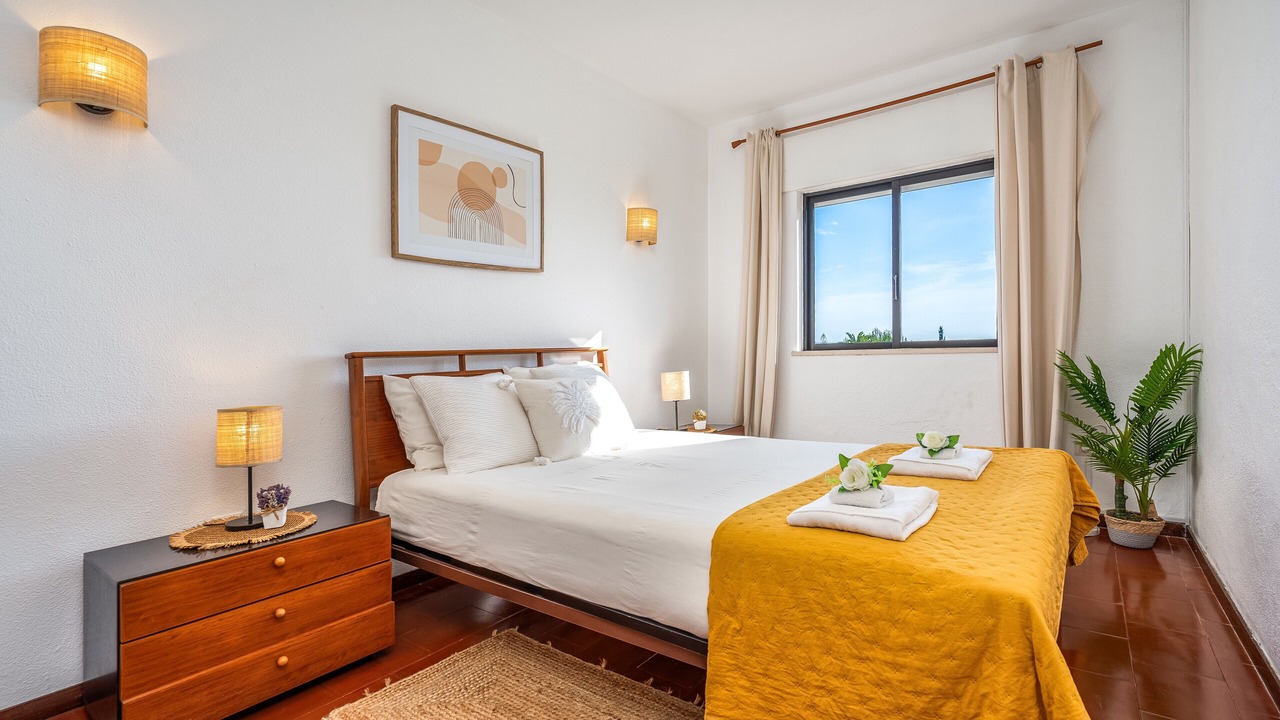 Photo of Bedroom in Alporchinhos