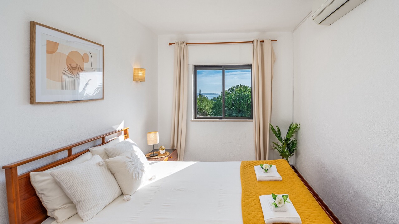 Photo of Bedroom in Alporchinhos
