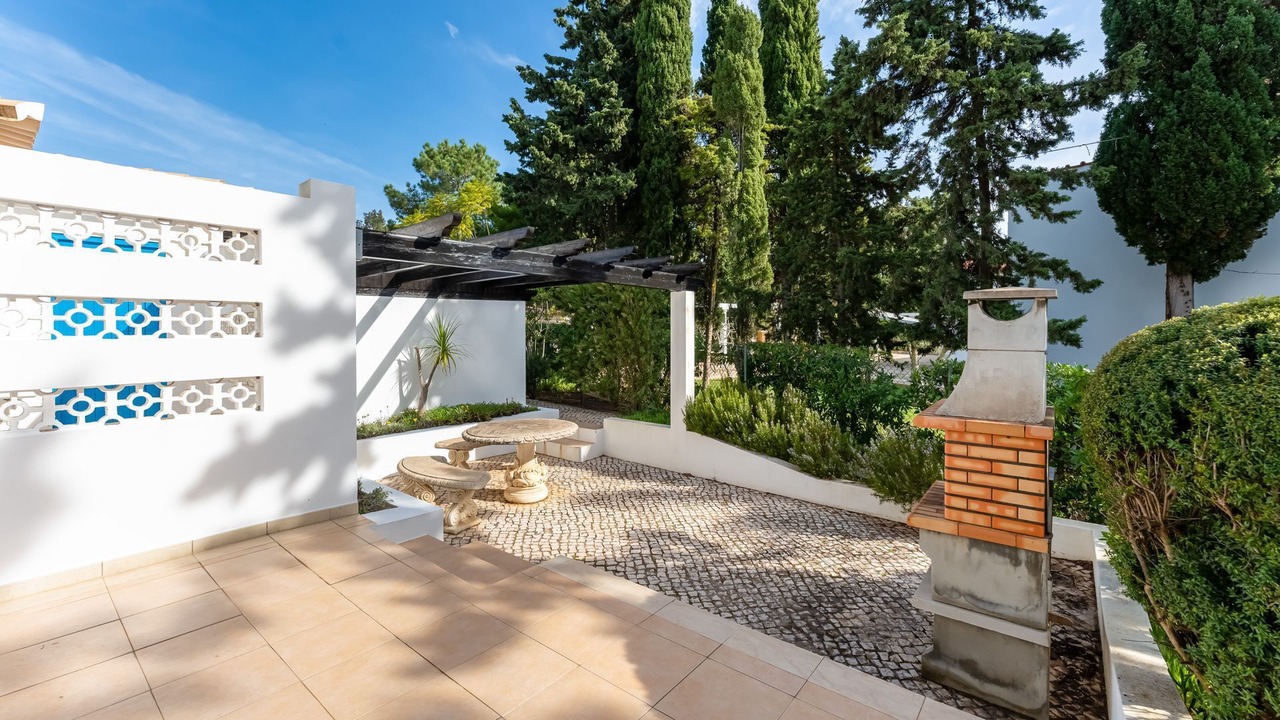 Photo of Outdoor in Estombar