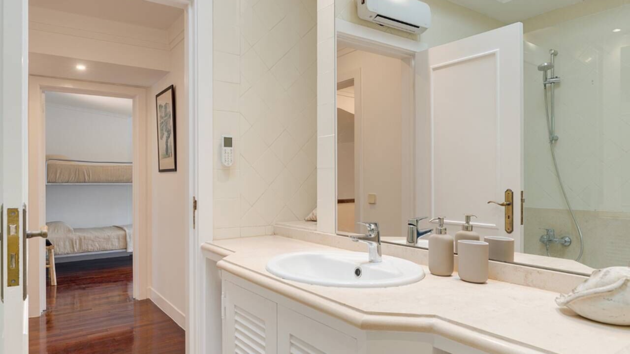 Photo of Bathroom in Cascais