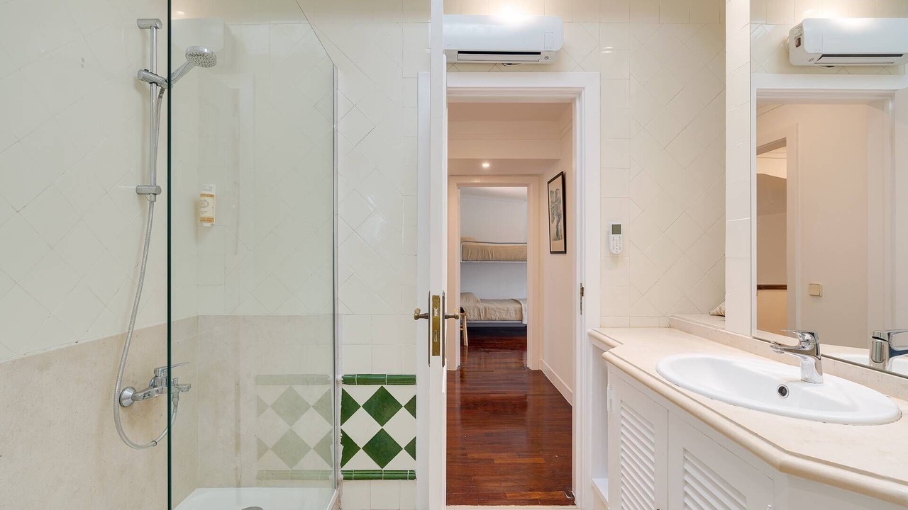 Photo of Bathroom in Cascais