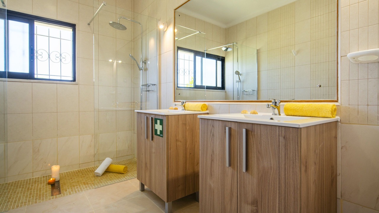 Photo of Bathroom in Patroves