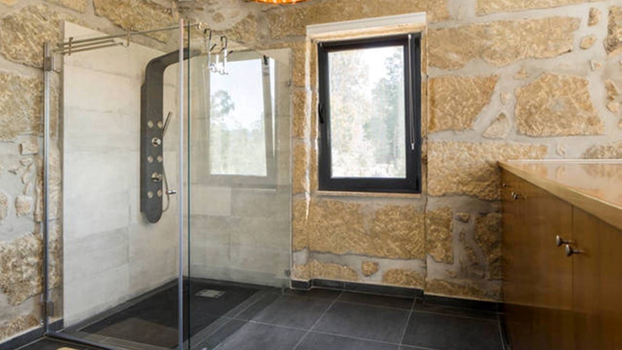 Photo of Bathroom in Tondela