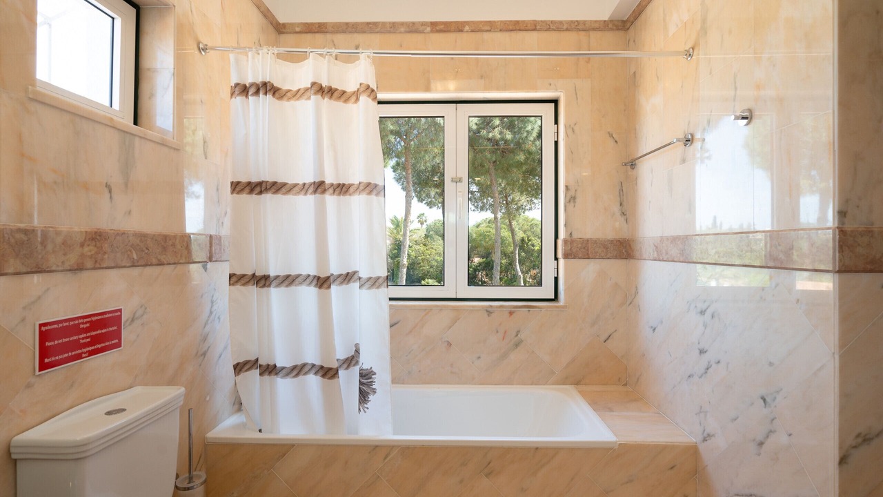 Photo of Bathroom in Ferragudo