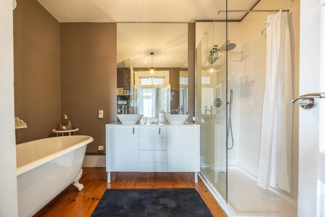 Photo of Bathroom in Paranhos