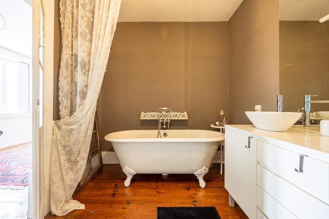 Photo of Bathroom in Paranhos