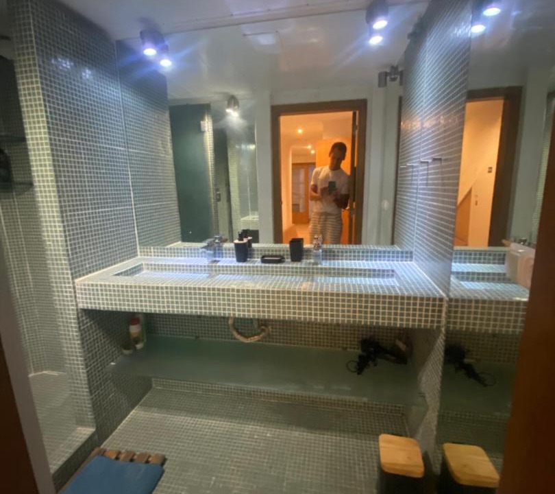 Photo of Bathroom in Charneca