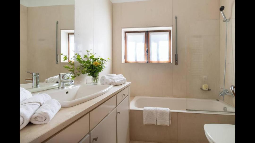 Photo of Bathroom in Avintes
