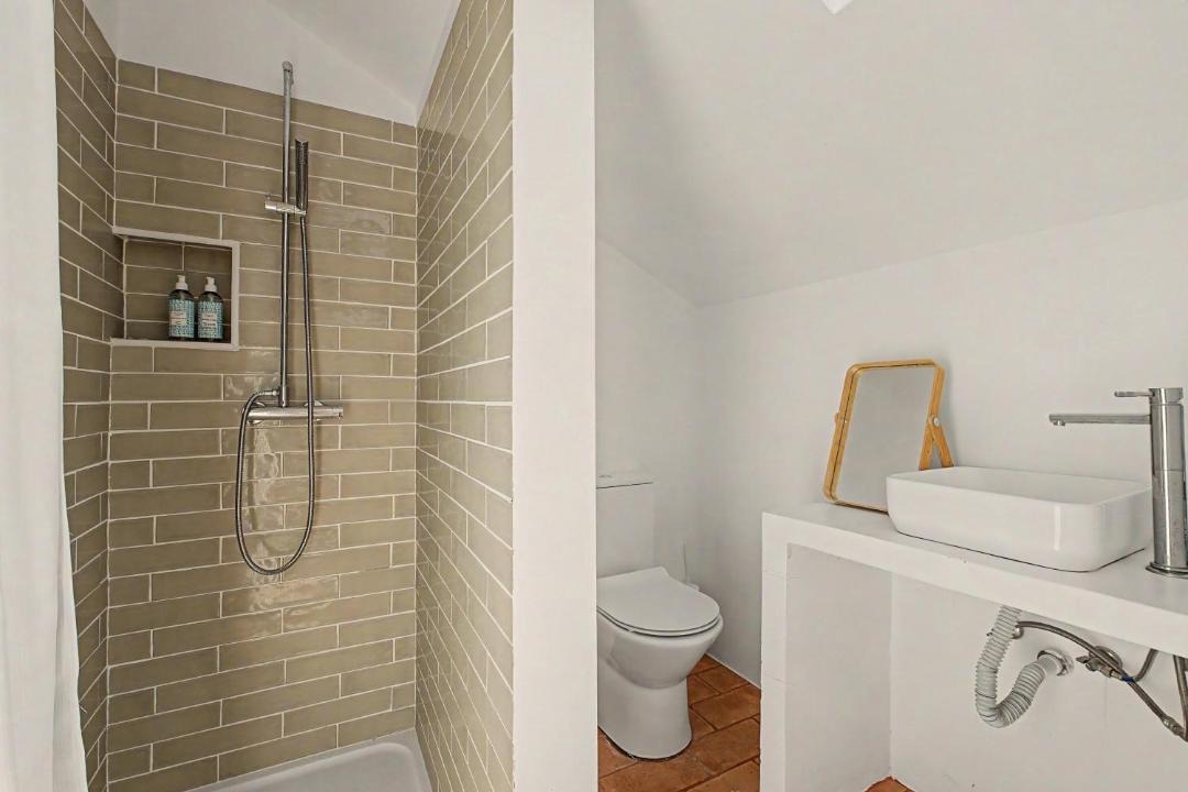 Photo of Bathroom in Erra