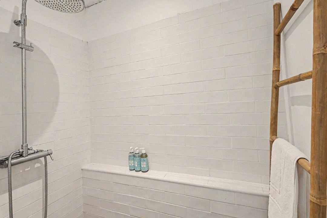Photo of Bathroom in Erra