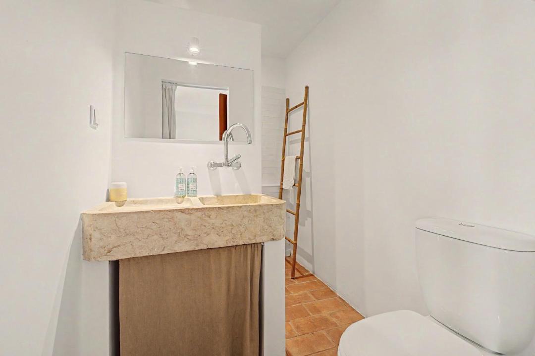 Photo of Bathroom in Erra