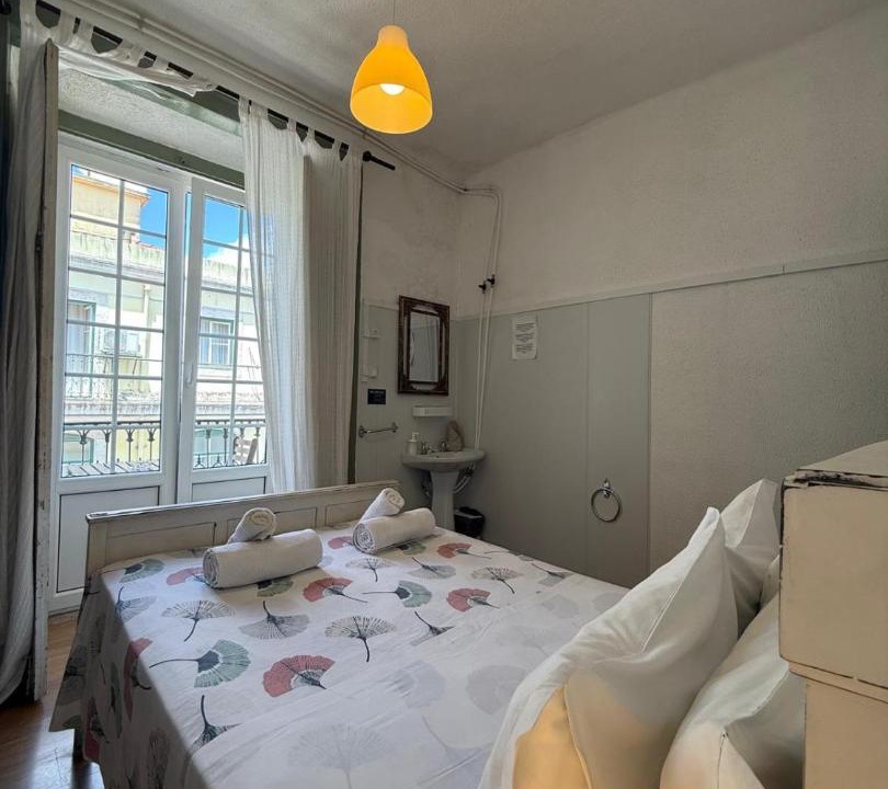 Photo of Bedroom in Baixa