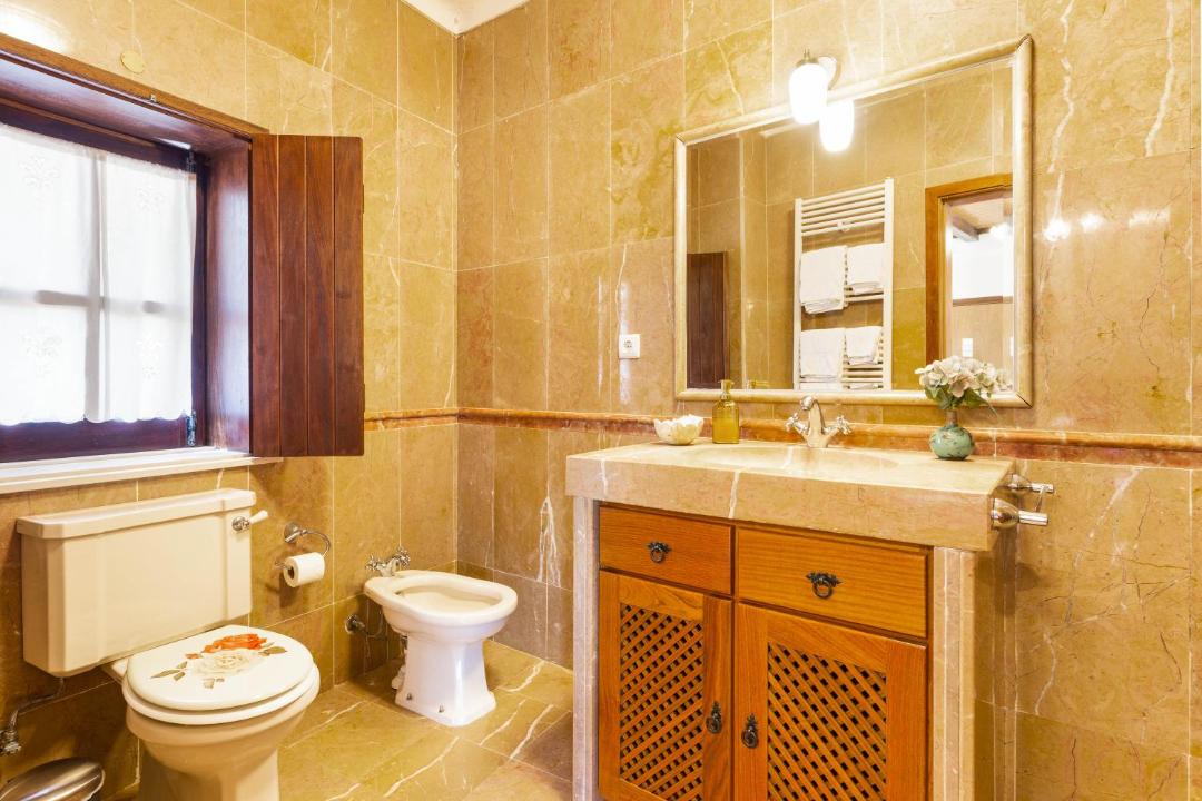 Photo of Bathroom in Mendiga