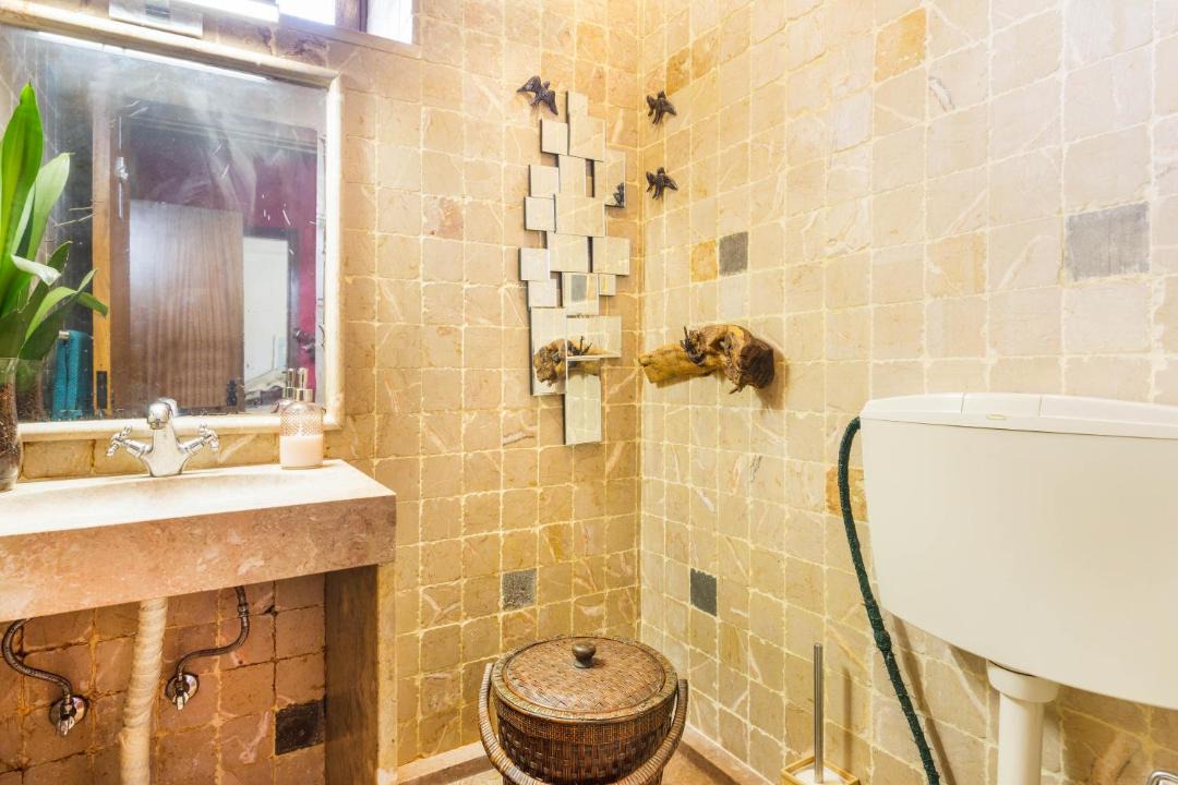 Photo of Bathroom in Mendiga