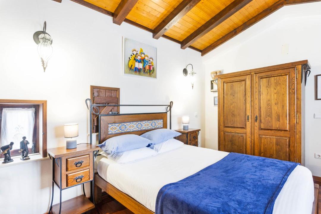 Photo of Bedroom in Mendiga