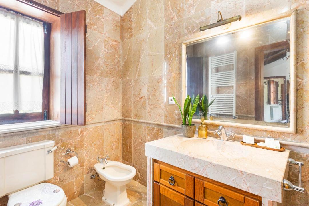 Photo of Bathroom in Mendiga