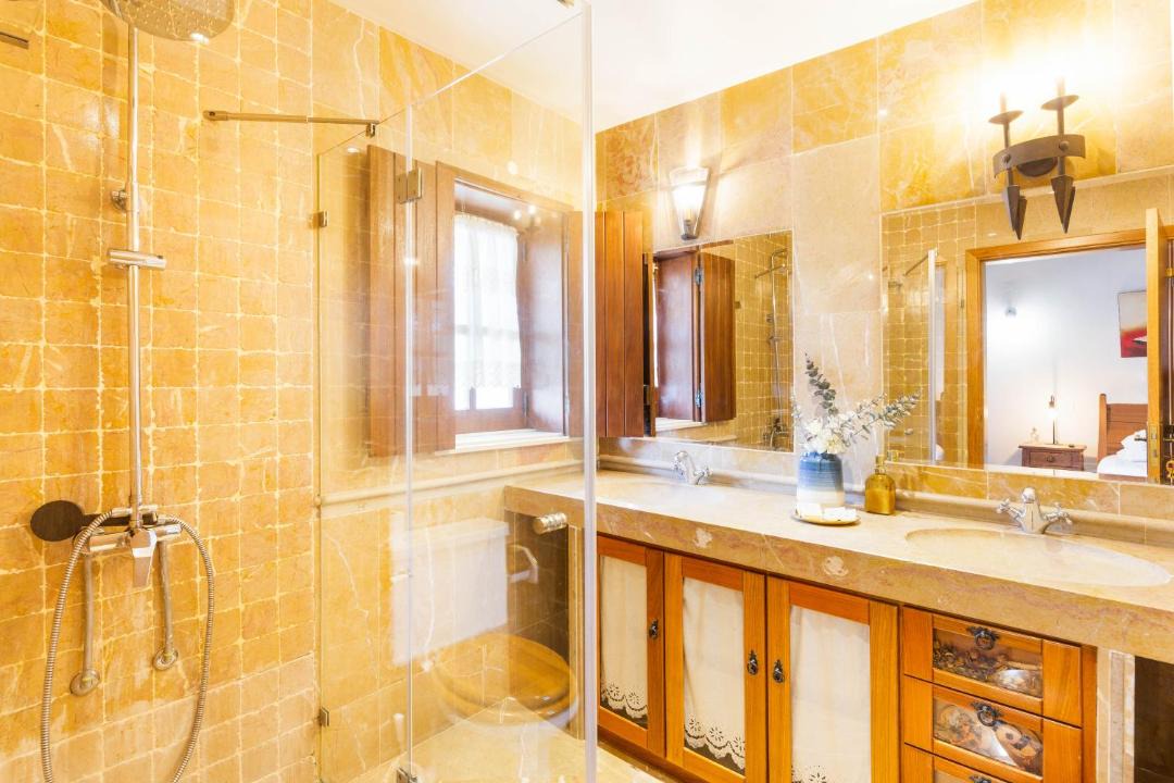 Photo of Bathroom in Mendiga